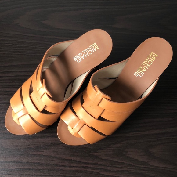 Michael Michael Kors Somerly Brown Mule Heel - Picture 5 of 8